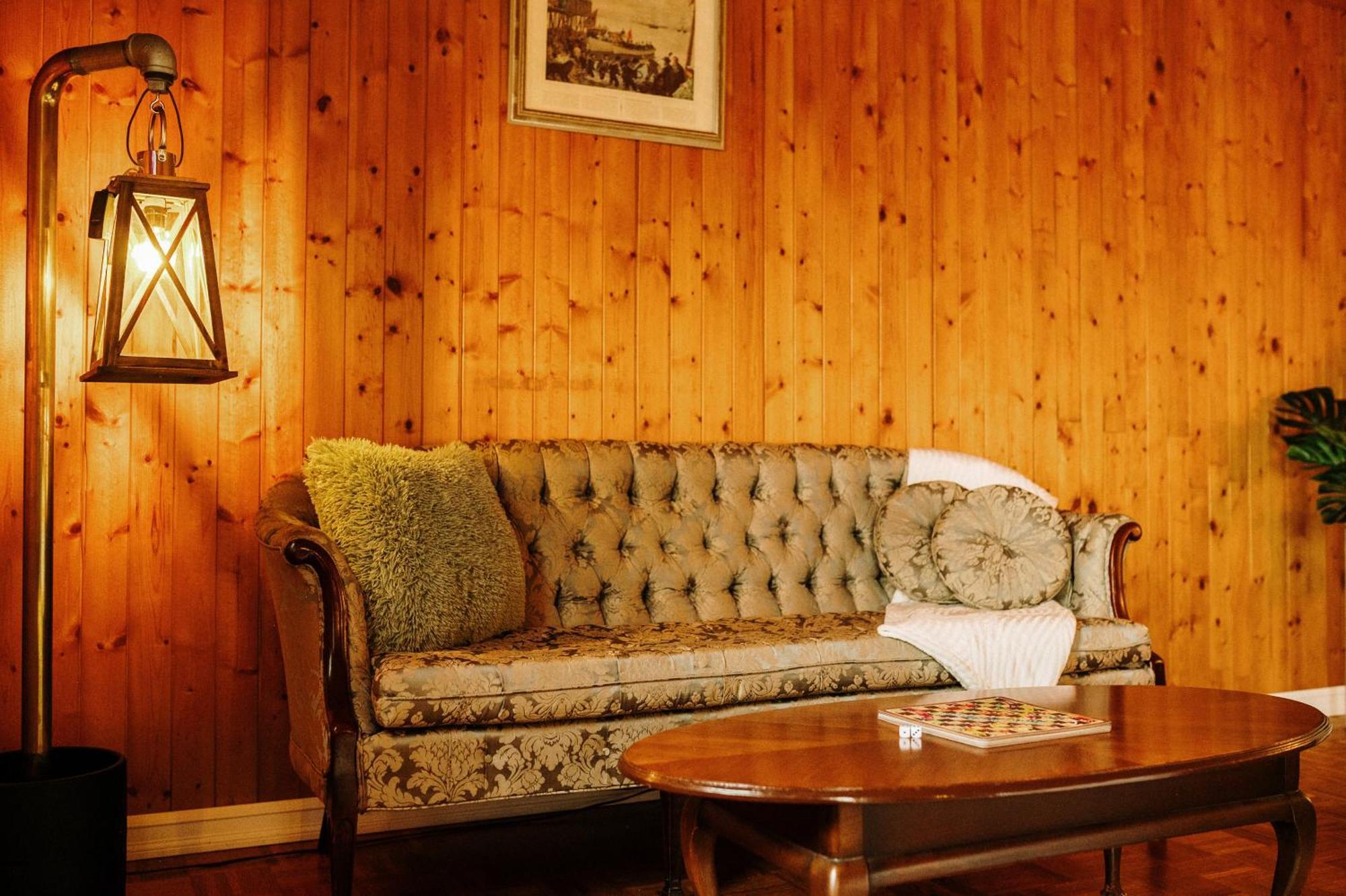 Albert'S Shelburne Exterior photo